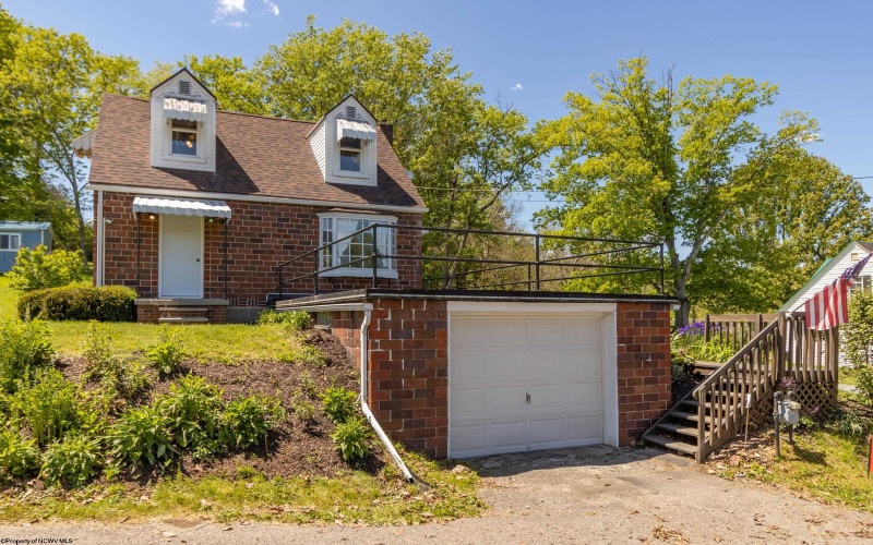 60 Bassel Addition Road, Clarksburg, West Virginia 26301, 2 Bedrooms Bedrooms, 5 Rooms Rooms,1 BathroomBathrooms,Single Family Detached,For Sale,Bassel Addition,10164806