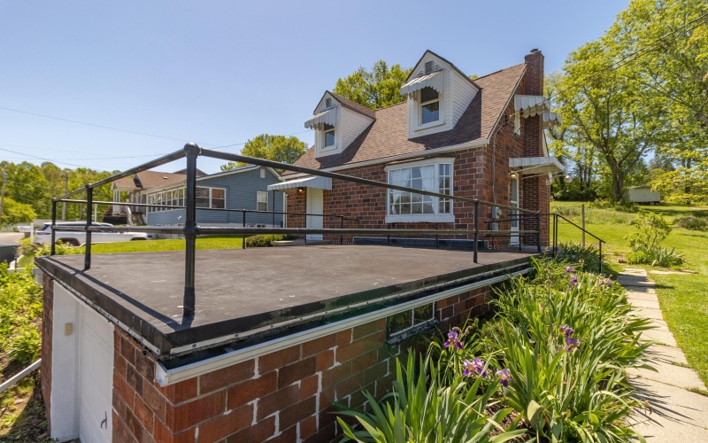 60 Bassel Addition Road, Clarksburg, West Virginia 26301, 2 Bedrooms Bedrooms, 5 Rooms Rooms,1 BathroomBathrooms,Single Family Detached,For Sale,Bassel Addition,10164806