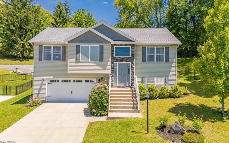 1 Founders Way, Morgantown, West Virginia 26508, 3 Bedrooms Bedrooms, 7 Rooms Rooms,3 BathroomsBathrooms,Single Family Detached,For Sale,Founders,10164827
