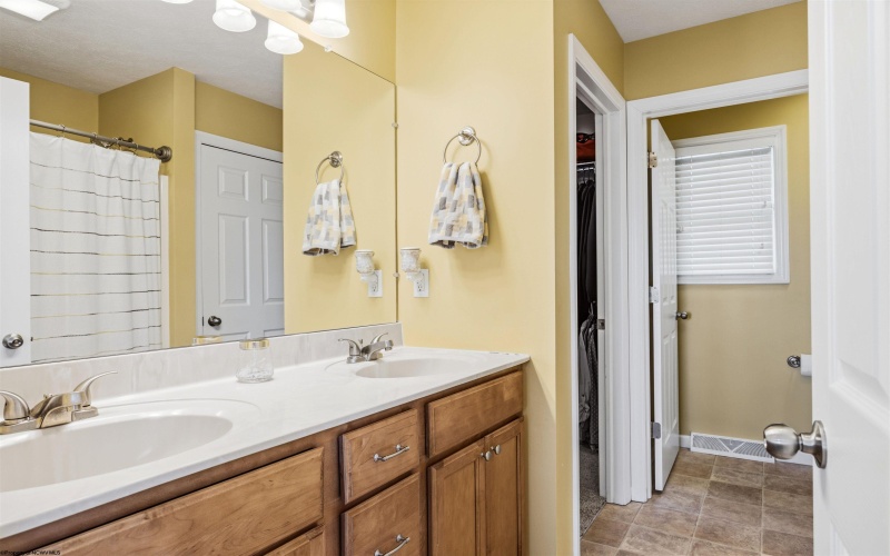1 Founders Way, Morgantown, West Virginia 26508, 3 Bedrooms Bedrooms, 7 Rooms Rooms,3 BathroomsBathrooms,Single Family Detached,For Sale,Founders,10164827