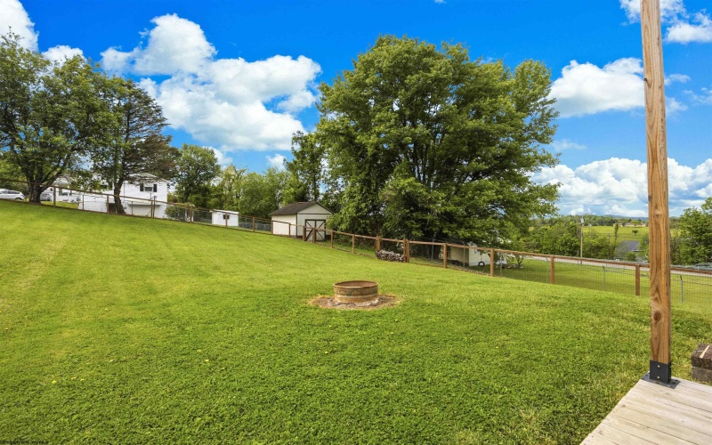 1102 Deerfield Drive, Fairmont, West Virginia 26554, 4 Bedrooms Bedrooms, 8 Rooms Rooms,3 BathroomsBathrooms,Single Family Detached,For Sale,Deerfield,10164828