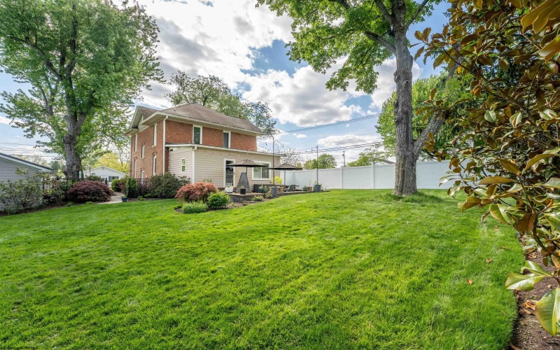 1360 Eastern Avenue, Morgantown, West Virginia 26505, 4 Bedrooms Bedrooms, 9 Rooms Rooms,3 BathroomsBathrooms,Single Family Detached,For Sale,Eastern,10164825