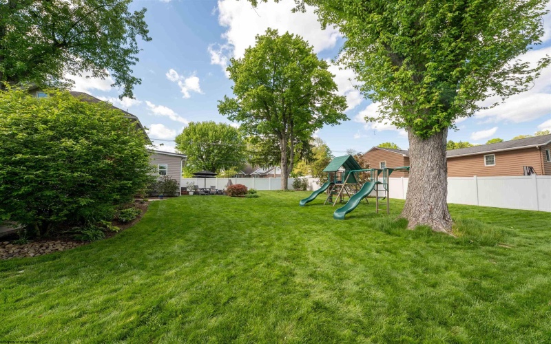 1360 Eastern Avenue, Morgantown, West Virginia 26505, 4 Bedrooms Bedrooms, 9 Rooms Rooms,3 BathroomsBathrooms,Single Family Detached,For Sale,Eastern,10164825