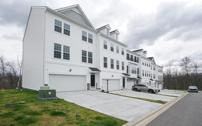 75 Dover Court, Bridgeport, West Virginia 26330, 3 Bedrooms Bedrooms, 7 Rooms Rooms,4 BathroomsBathrooms,Residential Rentals,For Rent,Dover,10164829