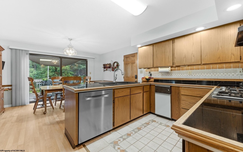 2 Ridge Place, Morgantown, West Virginia 26505, 4 Bedrooms Bedrooms, 10 Rooms Rooms,3 BathroomsBathrooms,Single Family Detached,For Sale,Ridge,10164833
