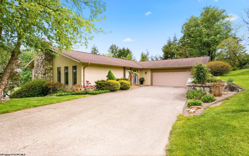 2 Ridge Place, Morgantown, West Virginia 26505, 4 Bedrooms Bedrooms, 10 Rooms Rooms,3 BathroomsBathrooms,Single Family Detached,For Sale,Ridge,10164833
