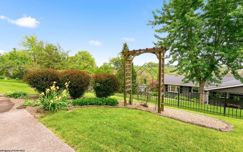 2 Ridge Place, Morgantown, West Virginia 26505, 4 Bedrooms Bedrooms, 10 Rooms Rooms,3 BathroomsBathrooms,Single Family Detached,For Sale,Ridge,10164833