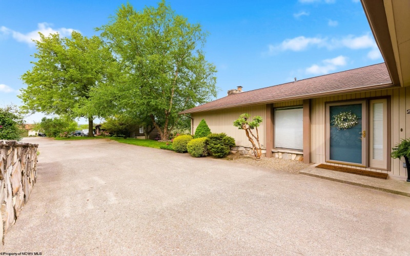 2 Ridge Place, Morgantown, West Virginia 26505, 4 Bedrooms Bedrooms, 10 Rooms Rooms,3 BathroomsBathrooms,Single Family Detached,For Sale,Ridge,10164833