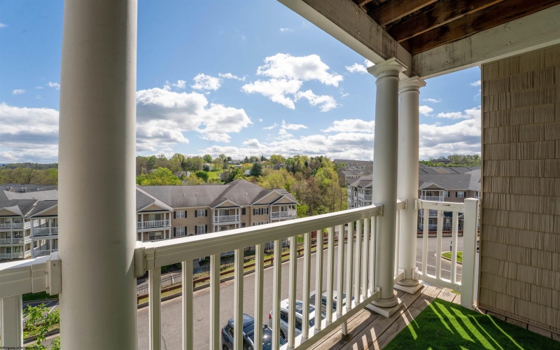 2524 Suncrest Village Drive, Morgantown, West Virginia 26505, 1 Bedroom Bedrooms, 5 Rooms Rooms,1 BathroomBathrooms,Single Family Attached,For Sale,Suncrest Village,10164838