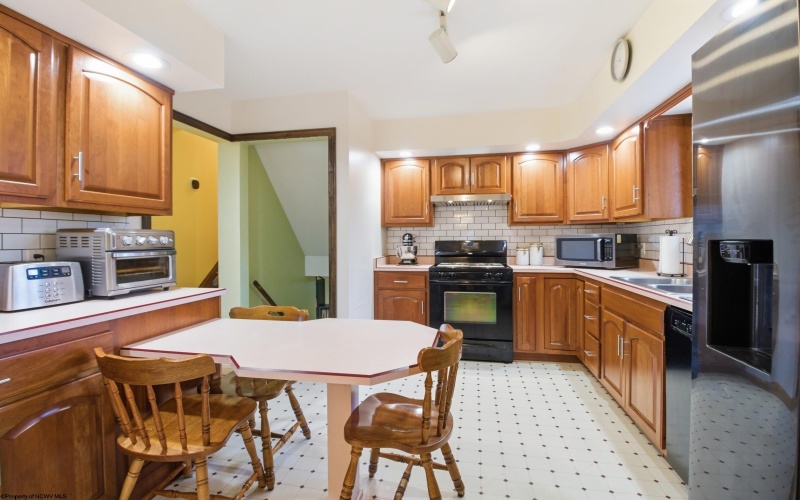 50 Hickory Hills Drive, Morgantown, West Virginia 26508, 4 Bedrooms Bedrooms, 9 Rooms Rooms,3 BathroomsBathrooms,Single Family Detached,For Sale,Hickory Hills,10164832