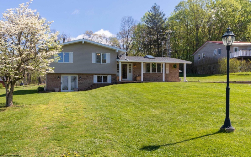 50 Hickory Hills Drive, Morgantown, West Virginia 26508, 4 Bedrooms Bedrooms, 9 Rooms Rooms,3 BathroomsBathrooms,Single Family Detached,For Sale,Hickory Hills,10164832