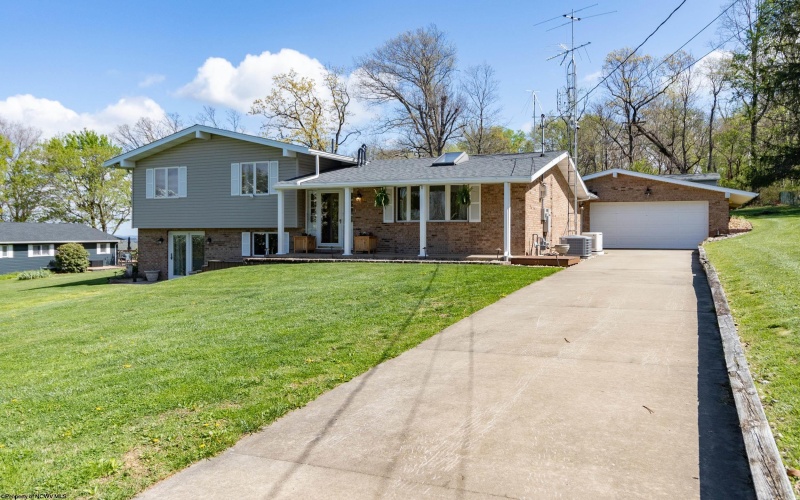 50 Hickory Hills Drive, Morgantown, West Virginia 26508, 4 Bedrooms Bedrooms, 9 Rooms Rooms,3 BathroomsBathrooms,Single Family Detached,For Sale,Hickory Hills,10164832