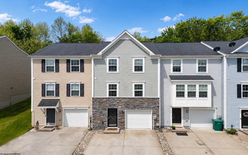 205 Queensbury Court, Fairmont, West Virginia 26554, 3 Bedrooms Bedrooms, 6 Rooms Rooms,2 BathroomsBathrooms,Single Family Detached,For Sale,Queensbury,10164872