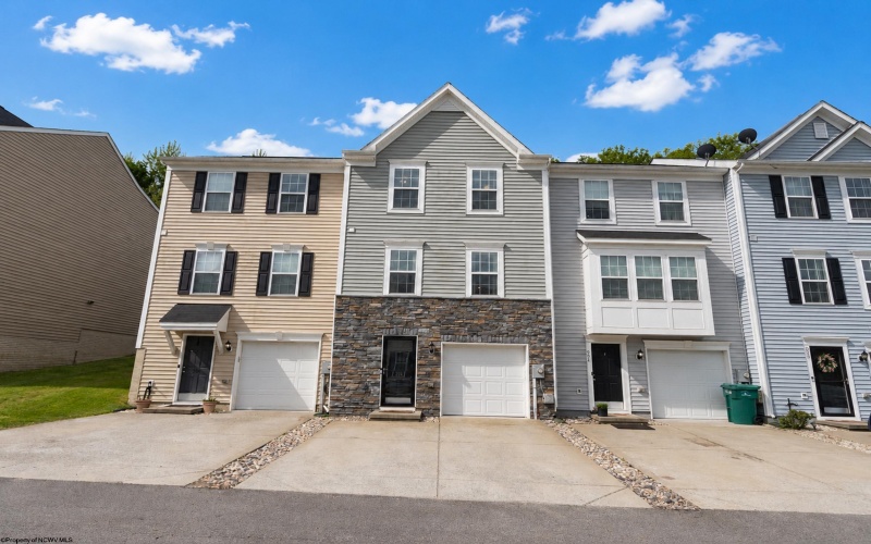 205 Queensbury Court, Fairmont, West Virginia 26554, 3 Bedrooms Bedrooms, 6 Rooms Rooms,2 BathroomsBathrooms,Single Family Detached,For Sale,Queensbury,10164872