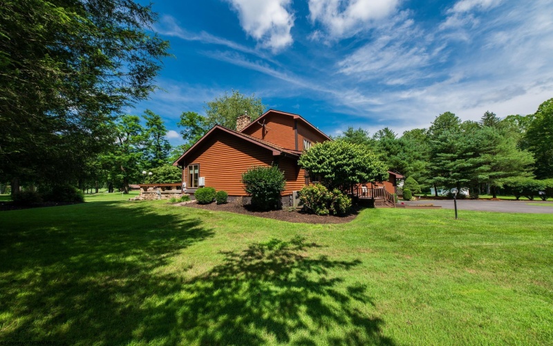102 Country Club Court, Terra Alta, West Virginia 26764, 3 Bedrooms Bedrooms, 10 Rooms Rooms,3 BathroomsBathrooms,Single Family Detached,For Sale,Country Club,10164870