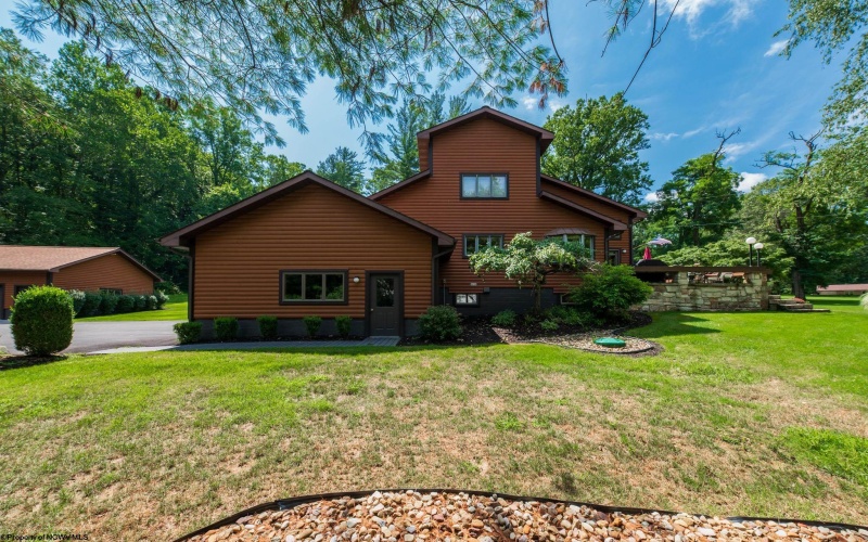 102 Country Club Court, Terra Alta, West Virginia 26764, 3 Bedrooms Bedrooms, 10 Rooms Rooms,3 BathroomsBathrooms,Single Family Detached,For Sale,Country Club,10164870