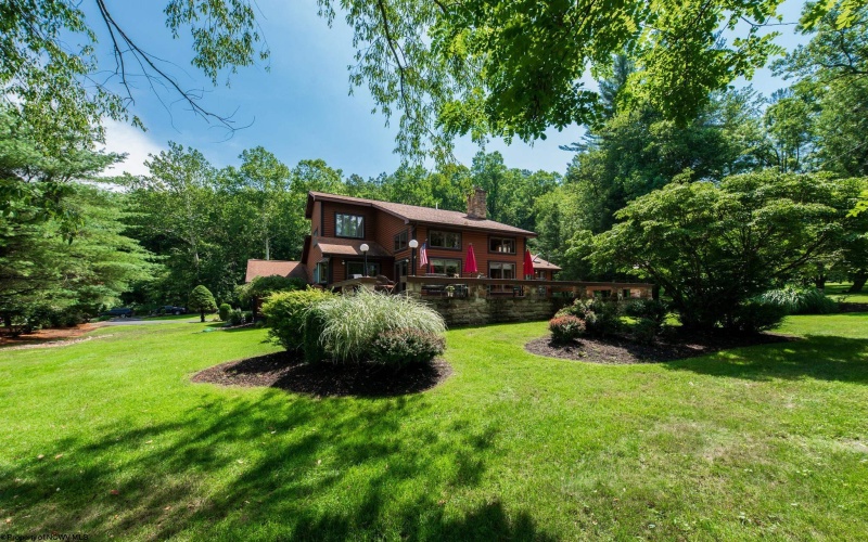 102 Country Club Court, Terra Alta, West Virginia 26764, 3 Bedrooms Bedrooms, 10 Rooms Rooms,3 BathroomsBathrooms,Single Family Detached,For Sale,Country Club,10164870