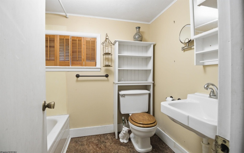 58 Carolina Avenue, Salem, West Virginia 26426, 3 Bedrooms Bedrooms, 7 Rooms Rooms,2 BathroomsBathrooms,Single Family Detached,For Sale,Carolina,10164846 58 Carolina Avenue, Salem, West Virginia 26426, 3 Bedrooms Bedrooms, 7 Rooms Rooms,2 BathroomsBathrooms,Single Family Detached,For Sale,Carolina,10164846
