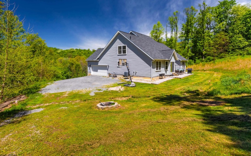 147 Craig Run Road, Rivesville, West Virginia 26588, 4 Bedrooms Bedrooms, 10 Rooms Rooms,3 BathroomsBathrooms,Single Family Detached,For Sale,Craig Run,10164860