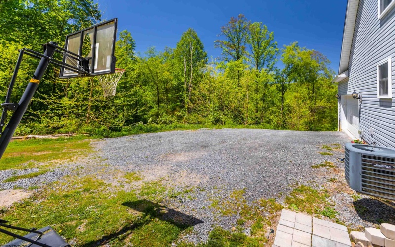 147 Craig Run Road, Rivesville, West Virginia 26588, 4 Bedrooms Bedrooms, 10 Rooms Rooms,3 BathroomsBathrooms,Single Family Detached,For Sale,Craig Run,10164860