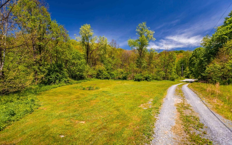 147 Craig Run Road, Rivesville, West Virginia 26588, 4 Bedrooms Bedrooms, 10 Rooms Rooms,3 BathroomsBathrooms,Single Family Detached,For Sale,Craig Run,10164860