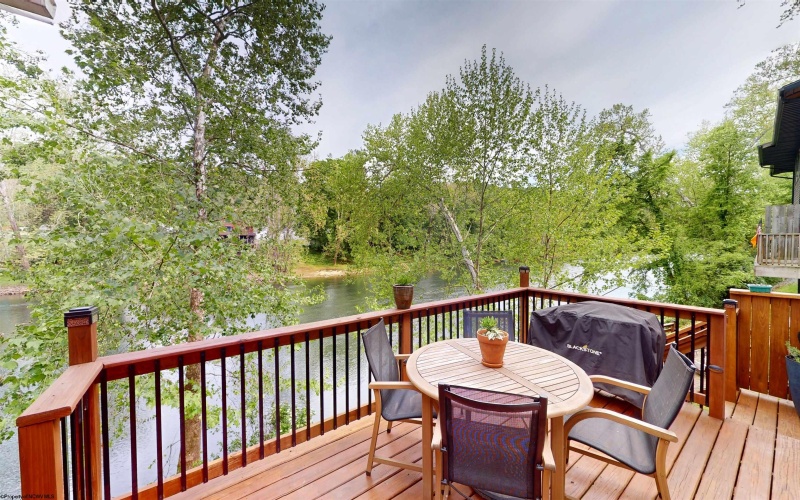 378 White Island Road, Fairmont, West Virginia 26554, 2 Bedrooms Bedrooms, 6 Rooms Rooms,2 BathroomsBathrooms,Single Family Detached,For Sale,White Island,10164880