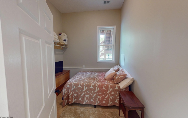 378 White Island Road, Fairmont, West Virginia 26554, 2 Bedrooms Bedrooms, 6 Rooms Rooms,2 BathroomsBathrooms,Single Family Detached,For Sale,White Island,10164880