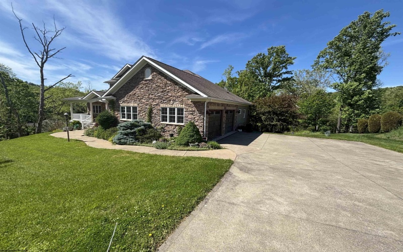116 Marco Polo Drive, Morgantown, West Virginia 26508, 5 Bedrooms Bedrooms, 12 Rooms Rooms,5 BathroomsBathrooms,Residential Rentals,For Rent,Marco Polo,10164878