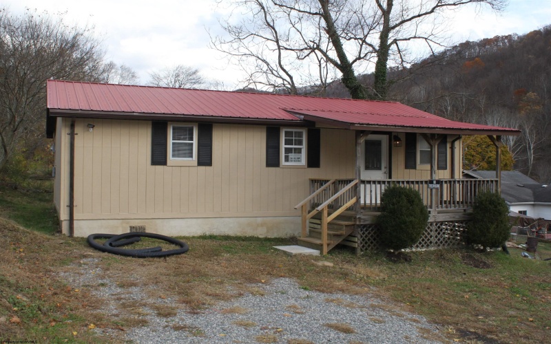 36 Fryer Alley, Webster Springs, West Virginia 26288, 3 Bedrooms Bedrooms, 6 Rooms Rooms,1 BathroomBathrooms,Single Family Detached,For Sale,Fryer,10162421