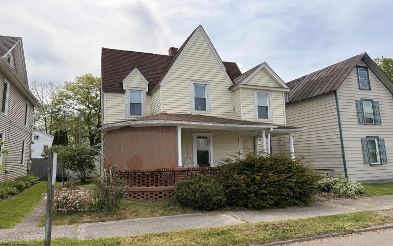 402 Center Street, Elkins, West Virginia 26241, 3 Bedrooms Bedrooms, 6 Rooms Rooms,1 BathroomBathrooms,Single Family Detached,For Sale,Center,10164881