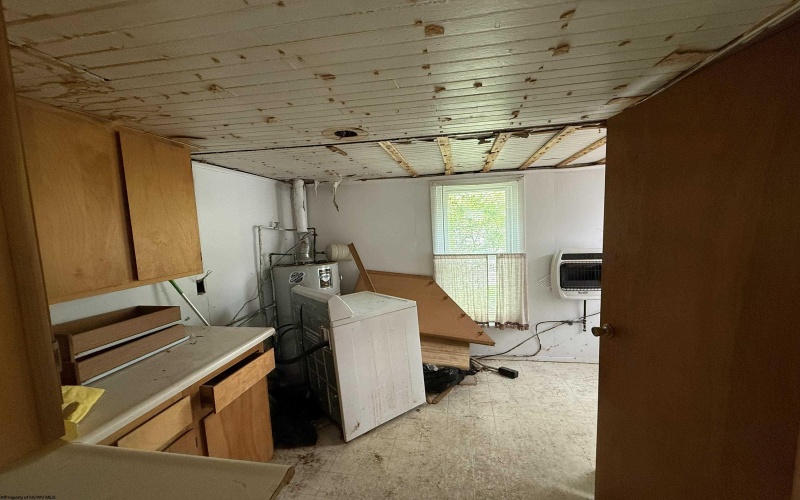402 Center Street, Elkins, West Virginia 26241, 3 Bedrooms Bedrooms, 6 Rooms Rooms,1 BathroomBathrooms,Single Family Detached,For Sale,Center,10164881
