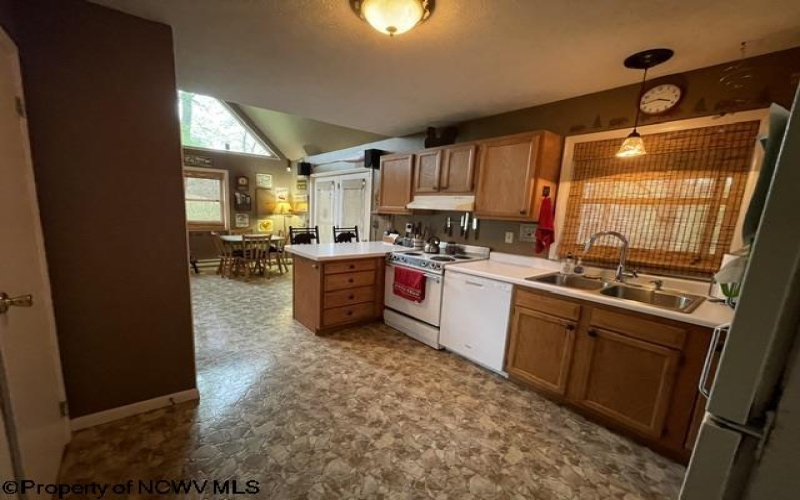 634 Joe Gibson Road, Newburg, West Virginia 26410, 1 Bedroom Bedrooms, 5 Rooms Rooms,1 BathroomBathrooms,Single Family Detached,For Sale,Joe Gibson,10164884