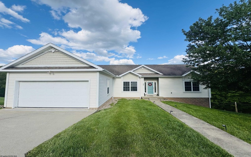 90 Silver Maple Court, Fairmont, West Virginia 26554, 3 Bedrooms Bedrooms, 6 Rooms Rooms,2 BathroomsBathrooms,Single Family Detached,For Sale,Silver Maple,10164885