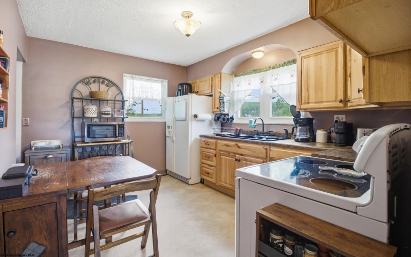 111 Vine Street, Fairmont, West Virginia 26554, 3 Bedrooms Bedrooms, 5 Rooms Rooms,1 BathroomBathrooms,Single Family Detached,For Sale,Vine,10164886