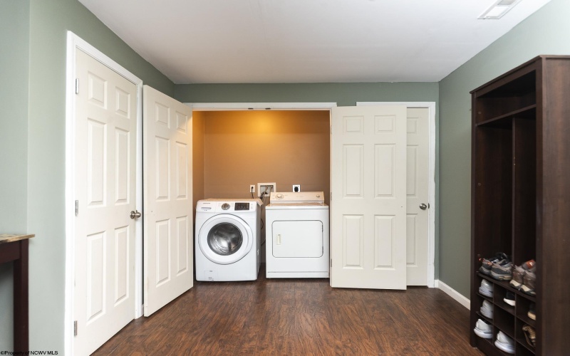 206 Summerfield Drive, Morgantown, West Virginia 26508, 3 Bedrooms Bedrooms, 7 Rooms Rooms,2 BathroomsBathrooms,Single Family Attached,For Sale,Summerfield,10164890
