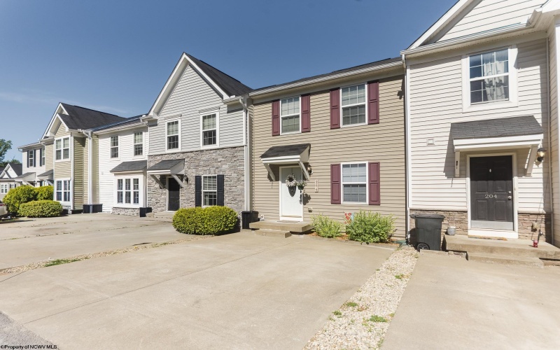 206 Summerfield Drive, Morgantown, West Virginia 26508, 3 Bedrooms Bedrooms, 7 Rooms Rooms,2 BathroomsBathrooms,Single Family Attached,For Sale,Summerfield,10164890
