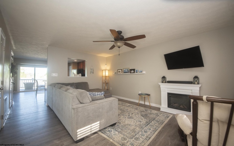 206 Summerfield Drive, Morgantown, West Virginia 26508, 3 Bedrooms Bedrooms, 7 Rooms Rooms,2 BathroomsBathrooms,Single Family Attached,For Sale,Summerfield,10164890