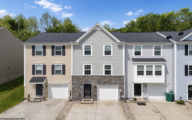 205 Queensbury Court, Fairmont, West Virginia 26554, 3 Bedrooms Bedrooms, 6 Rooms Rooms,2 BathroomsBathrooms,Single Family Attached,For Sale,Queensbury,10164895