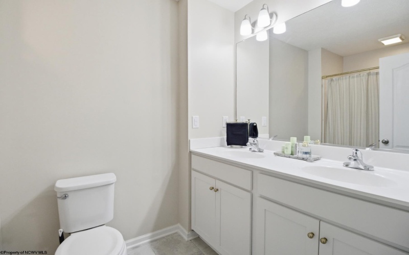 205 Queensbury Court, Fairmont, West Virginia 26554, 3 Bedrooms Bedrooms, 6 Rooms Rooms,2 BathroomsBathrooms,Single Family Attached,For Sale,Queensbury,10164895