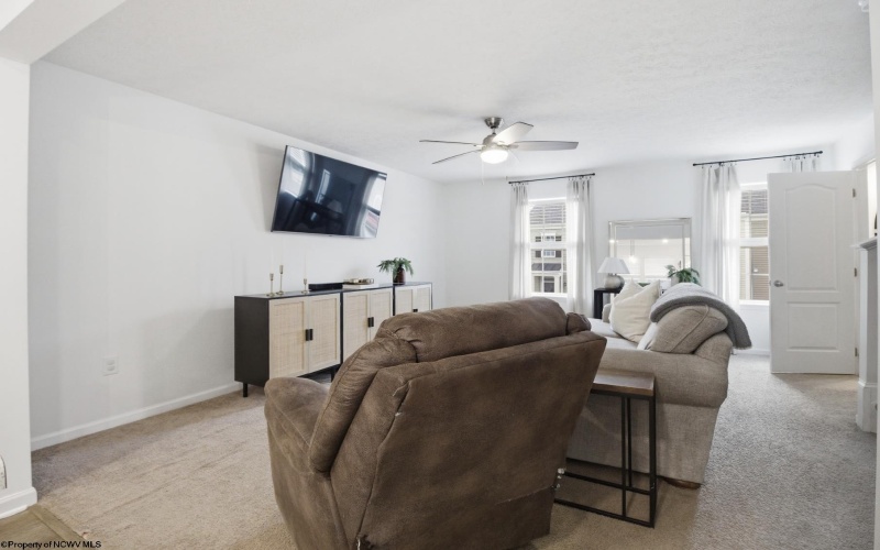 205 Queensbury Court, Fairmont, West Virginia 26554, 3 Bedrooms Bedrooms, 6 Rooms Rooms,2 BathroomsBathrooms,Single Family Attached,For Sale,Queensbury,10164895