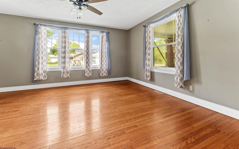 846 Maple Avenue, Grafton, West Virginia 26354, 3 Bedrooms Bedrooms, 8 Rooms Rooms,2 BathroomsBathrooms,Single Family Detached,For Sale,Maple,10164901