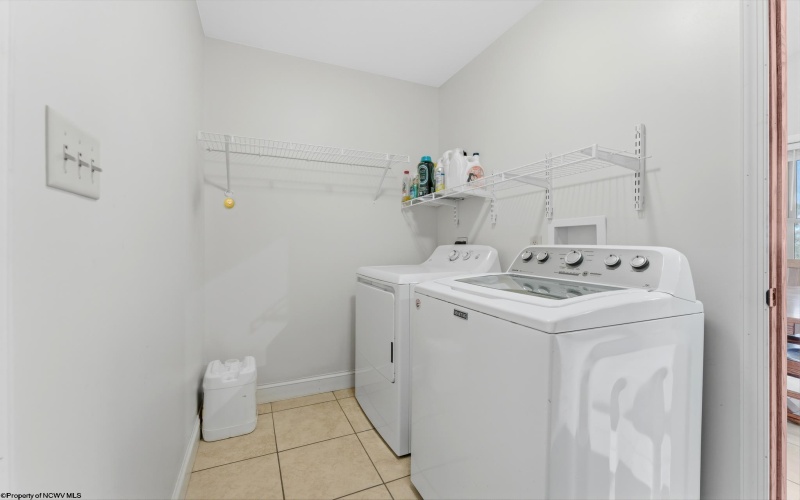 1122 Queens Court, Morgantown, West Virginia 26508, 4 Bedrooms Bedrooms, 8 Rooms Rooms,3 BathroomsBathrooms,Single Family Detached,For Sale,Queens,10164887
