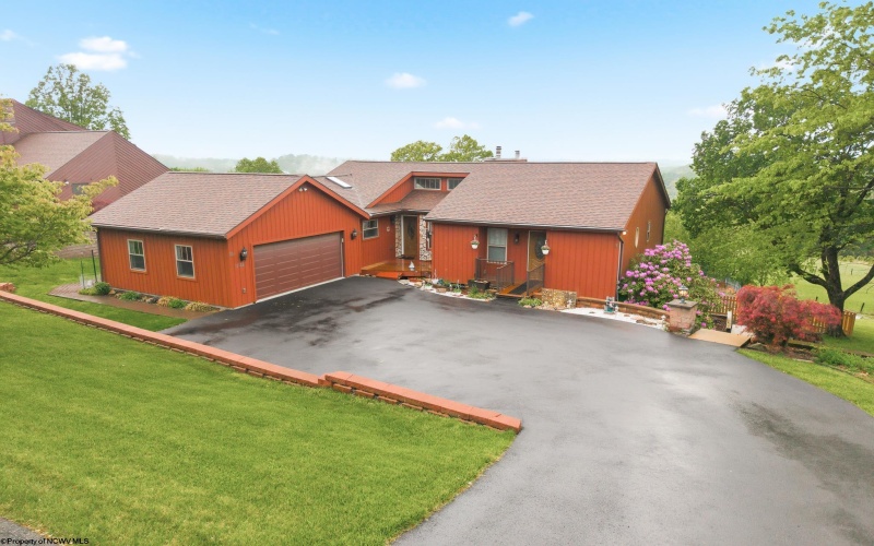 1122 Queens Court, Morgantown, West Virginia 26508, 4 Bedrooms Bedrooms, 8 Rooms Rooms,3 BathroomsBathrooms,Single Family Detached,For Sale,Queens,10164887
