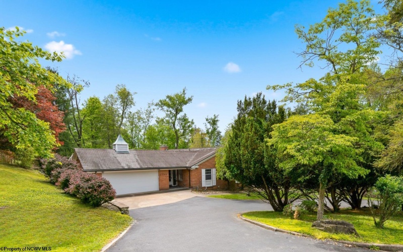 1188 Sands Drive, Fairmont, West Virginia 26554, 3 Bedrooms Bedrooms, 12 Rooms Rooms,3 BathroomsBathrooms,Single Family Detached,For Sale,Sands,10164893