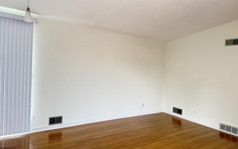 414 Main Street, Clarksburg, West Virginia 26301, 2 Bedrooms Bedrooms, 6 Rooms Rooms,1 BathroomBathrooms,Single Family Detached,For Sale,Main,10164899