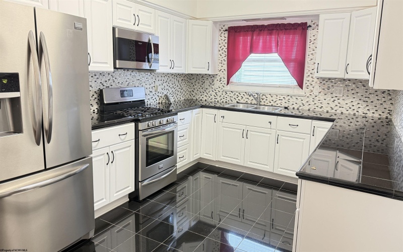 414 Main Street, Clarksburg, West Virginia 26301, 2 Bedrooms Bedrooms, 6 Rooms Rooms,1 BathroomBathrooms,Single Family Detached,For Sale,Main,10164899