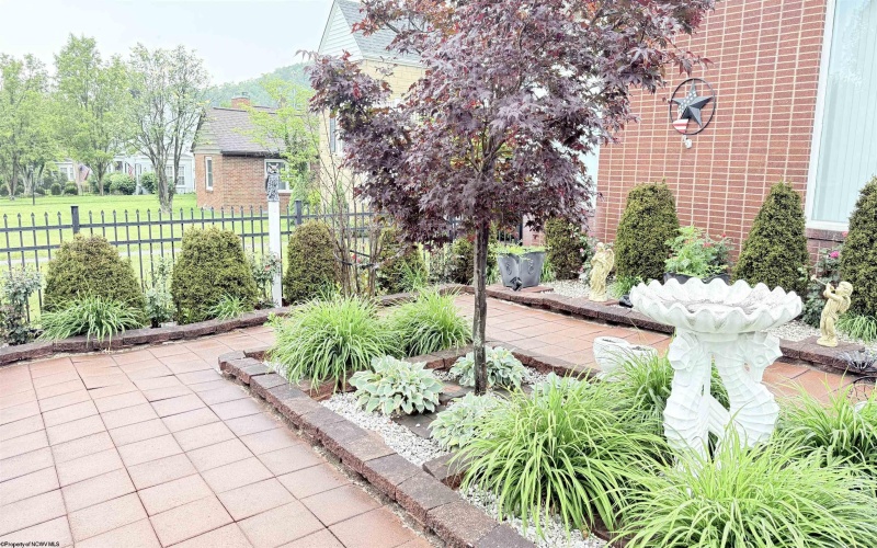 414 Main Street, Clarksburg, West Virginia 26301, 2 Bedrooms Bedrooms, 6 Rooms Rooms,1 BathroomBathrooms,Single Family Detached,For Sale,Main,10164899