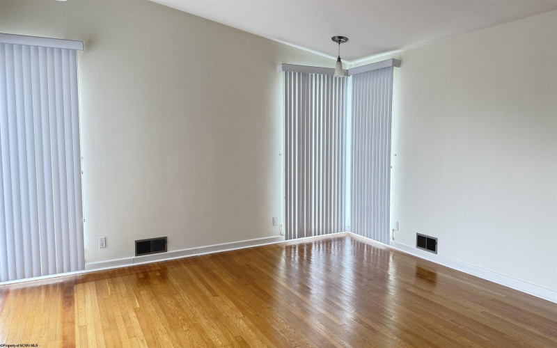 414 Main Street, Clarksburg, West Virginia 26301, 2 Bedrooms Bedrooms, 6 Rooms Rooms,1 BathroomBathrooms,Single Family Detached,For Sale,Main,10164899