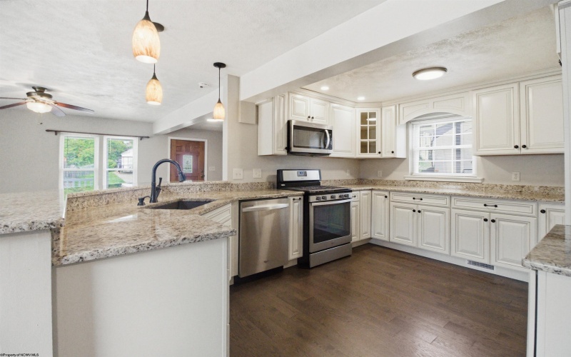411 Oakdale Avenue, Bridgeport, West Virginia 26301, 3 Bedrooms Bedrooms, 7 Rooms Rooms,2 BathroomsBathrooms,Single Family Detached,For Sale,Oakdale,10164896
