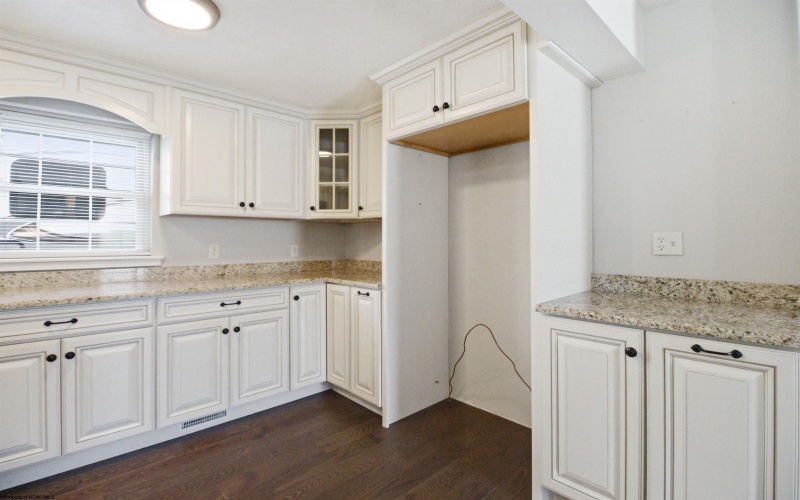 411 Oakdale Avenue, Bridgeport, West Virginia 26301, 3 Bedrooms Bedrooms, 7 Rooms Rooms,2 BathroomsBathrooms,Single Family Detached,For Sale,Oakdale,10164896